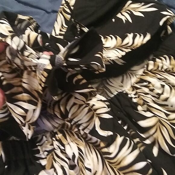 Revamped Palm leaf spaghetti strap romper with back bow tie and cut out - Picture 4 of 10